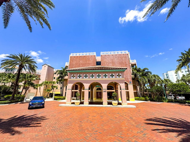 Mizner Court  photo 3